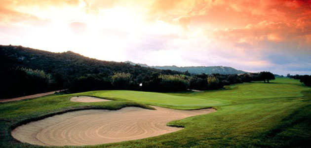 Agenzia Punto Sardegna, Golf in Sardegna, percorsi dove il verde tocca l'azzurro del mare e del cielo.